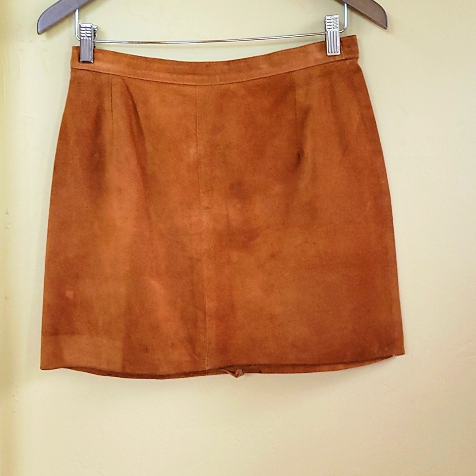Comint Soft Suede Leather Mini Skirt.